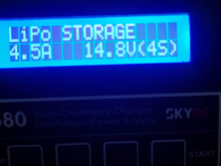 Ładowarka mikroprocesorowa Skyrc e680 80w