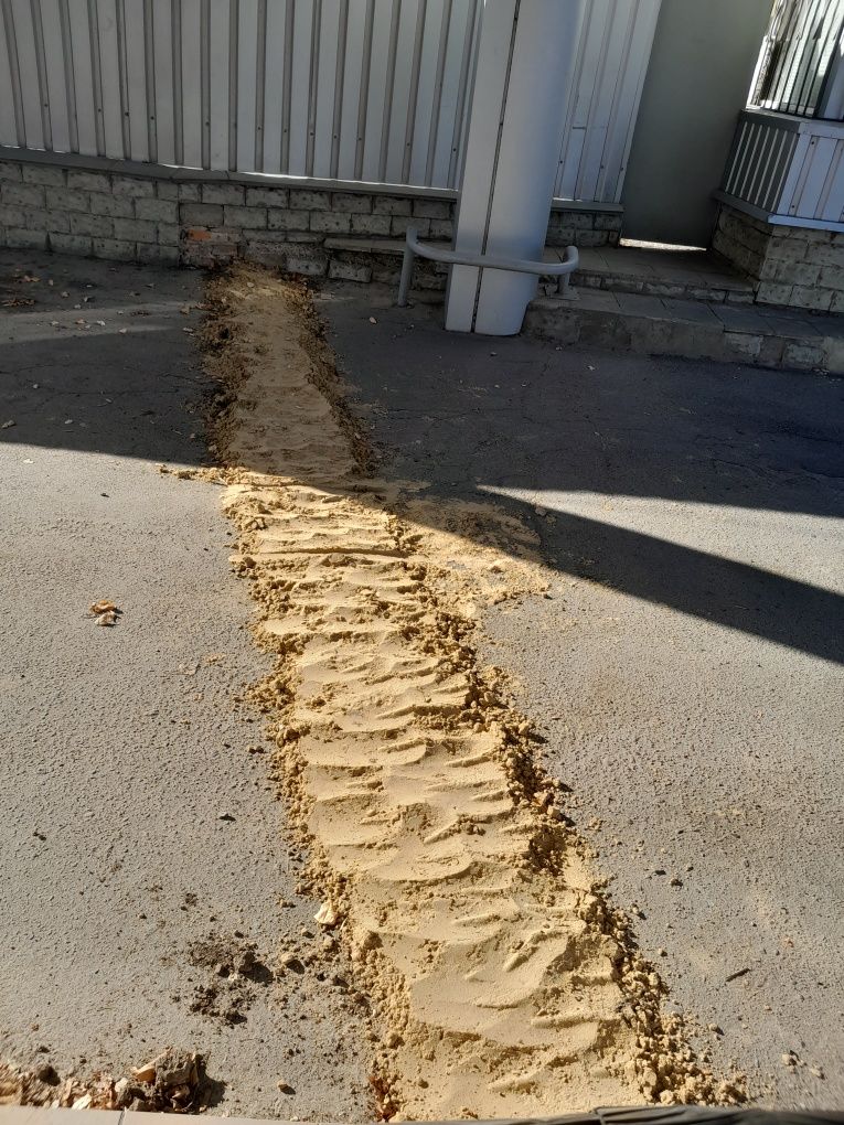 Копка землі.  Погрузка//Вивіз мусора. Демонтаж. Полтава–Район