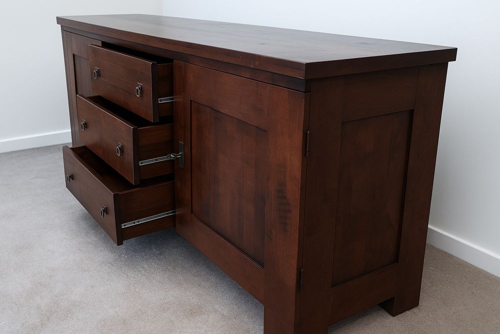 Komoda drewniana kolonialna, lite drewno.  Klasyczns