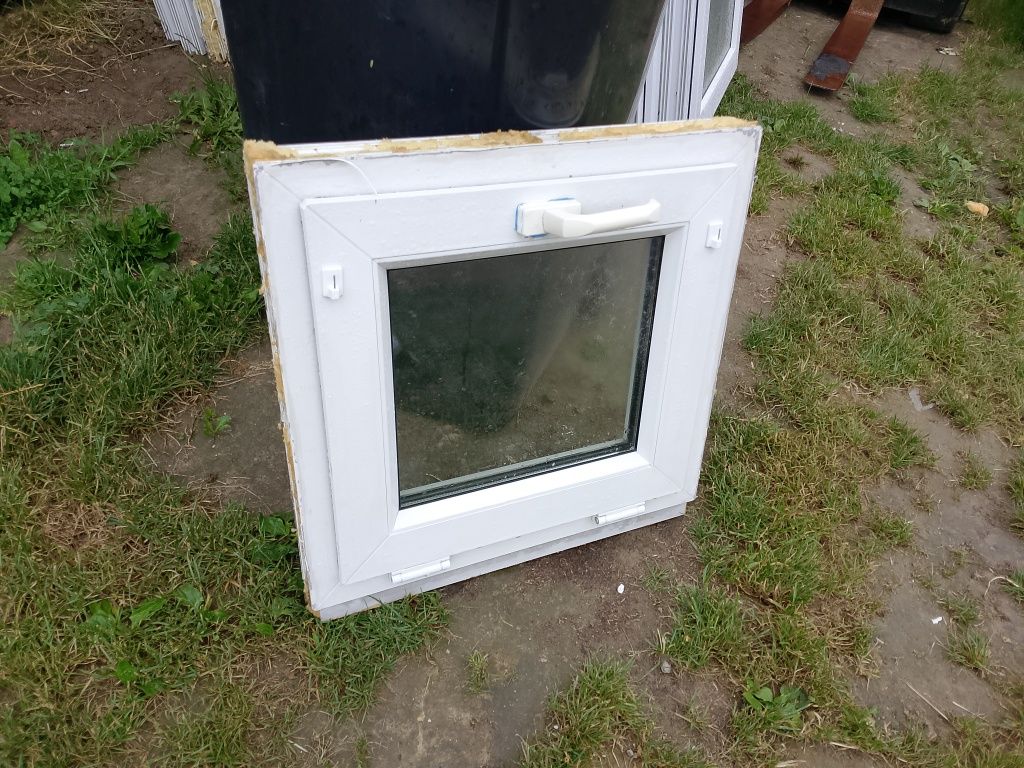 Okno 57x54 uchylne plastikowe białe