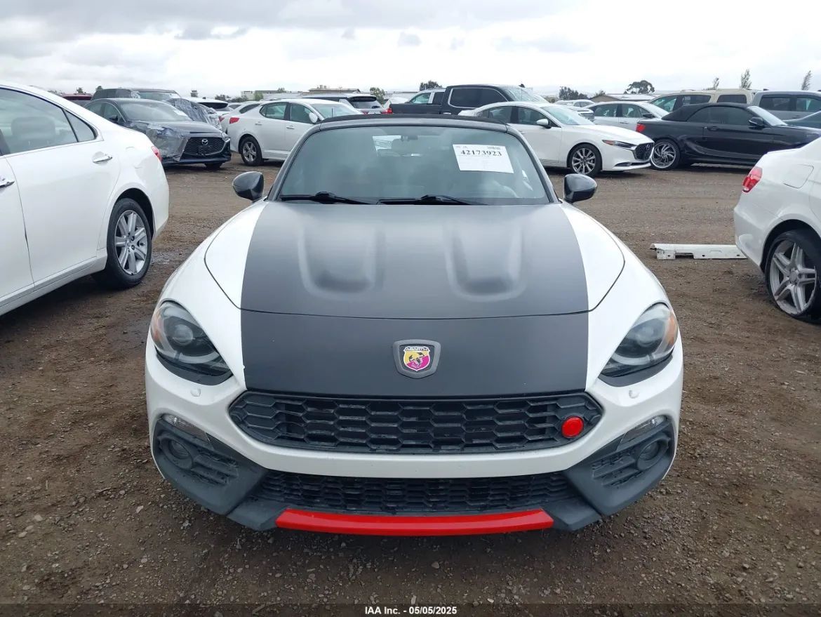 Fiat 124 2018 FIAT 124 SPIDER ABARTH / Benzyna / Tył napęd / Automat