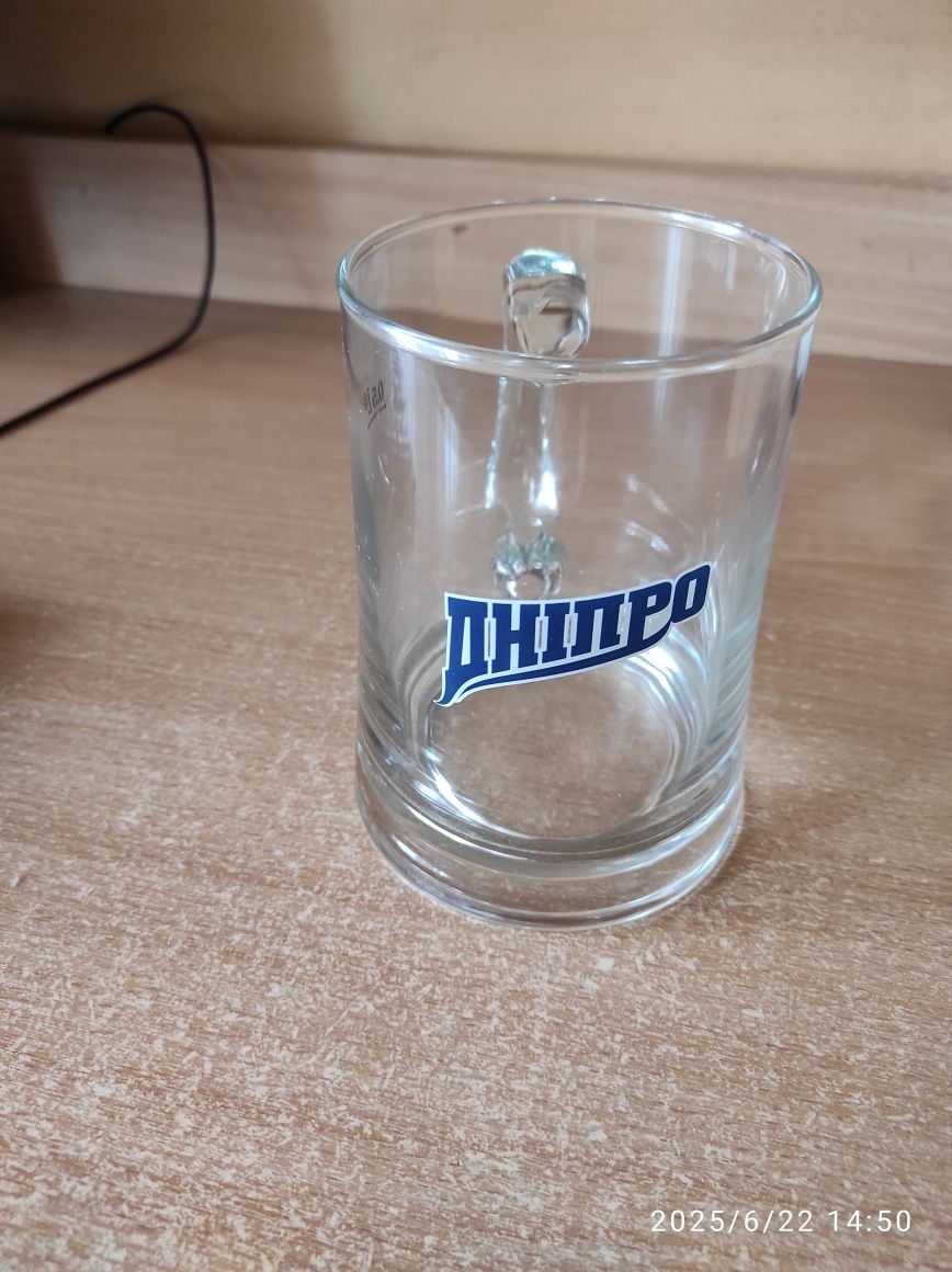 Стеклянные бокалы
