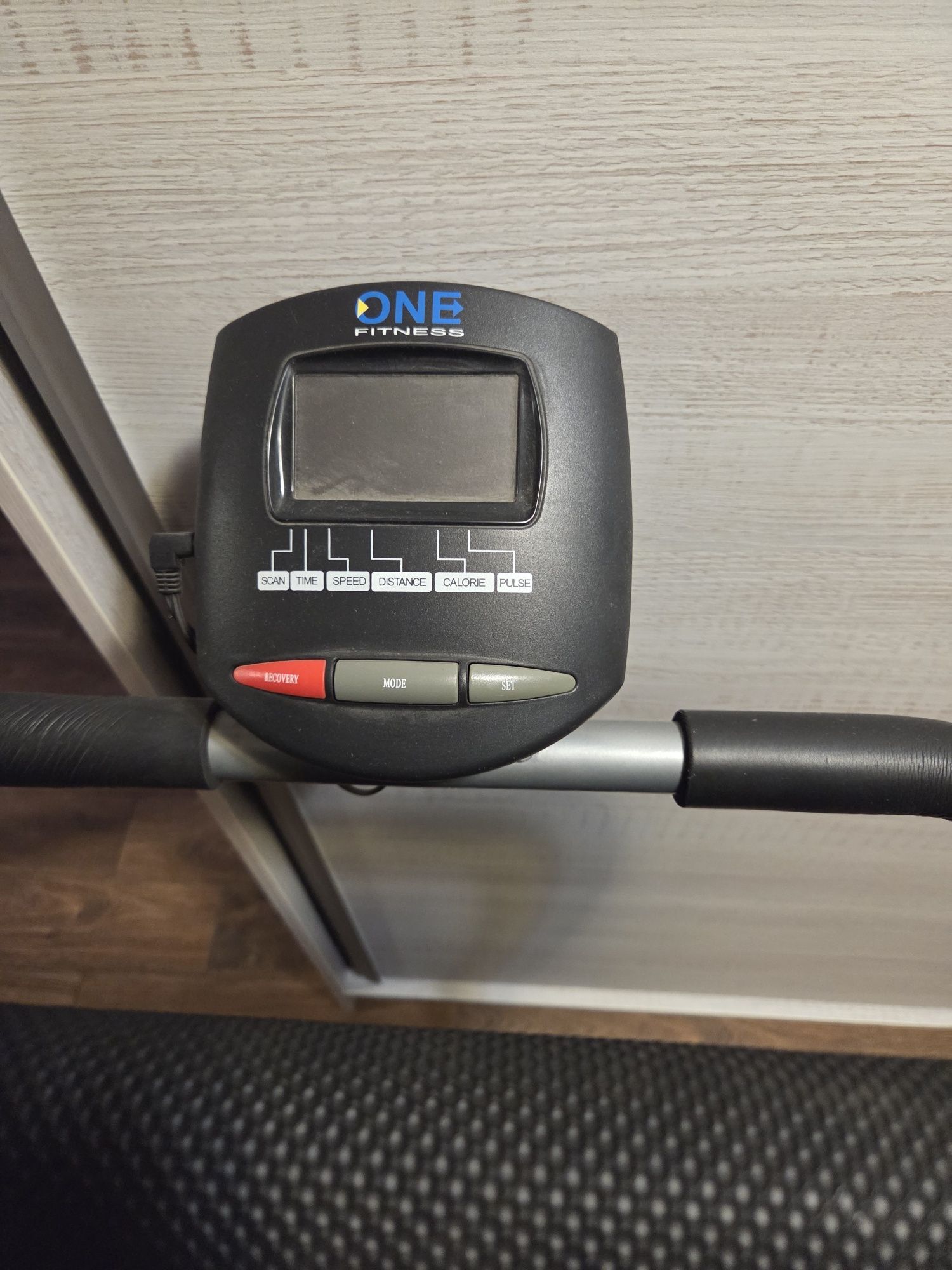 Bieżnia magnetyczna ONE Fitness B8595