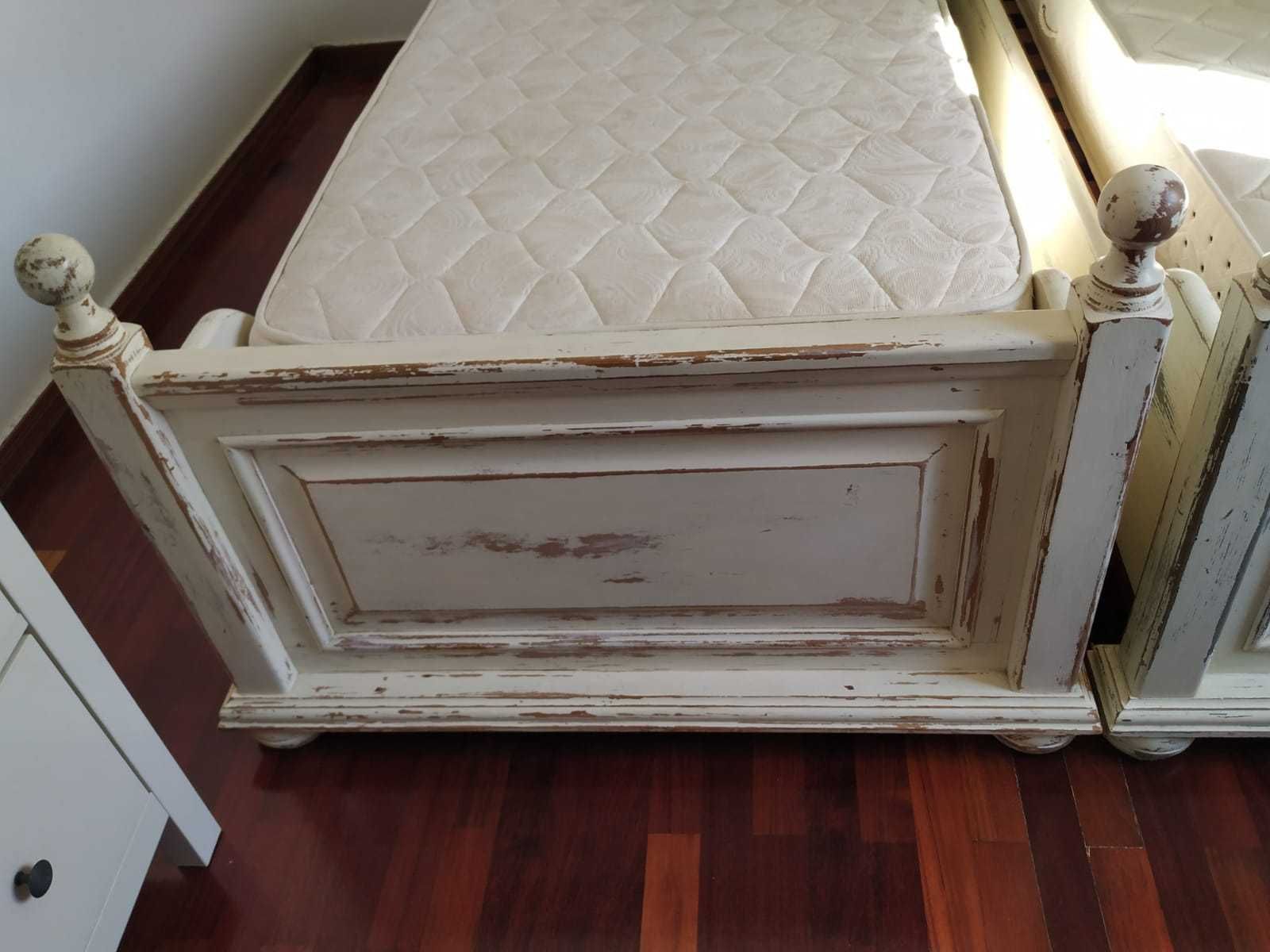 Cama de solteiro (duas)