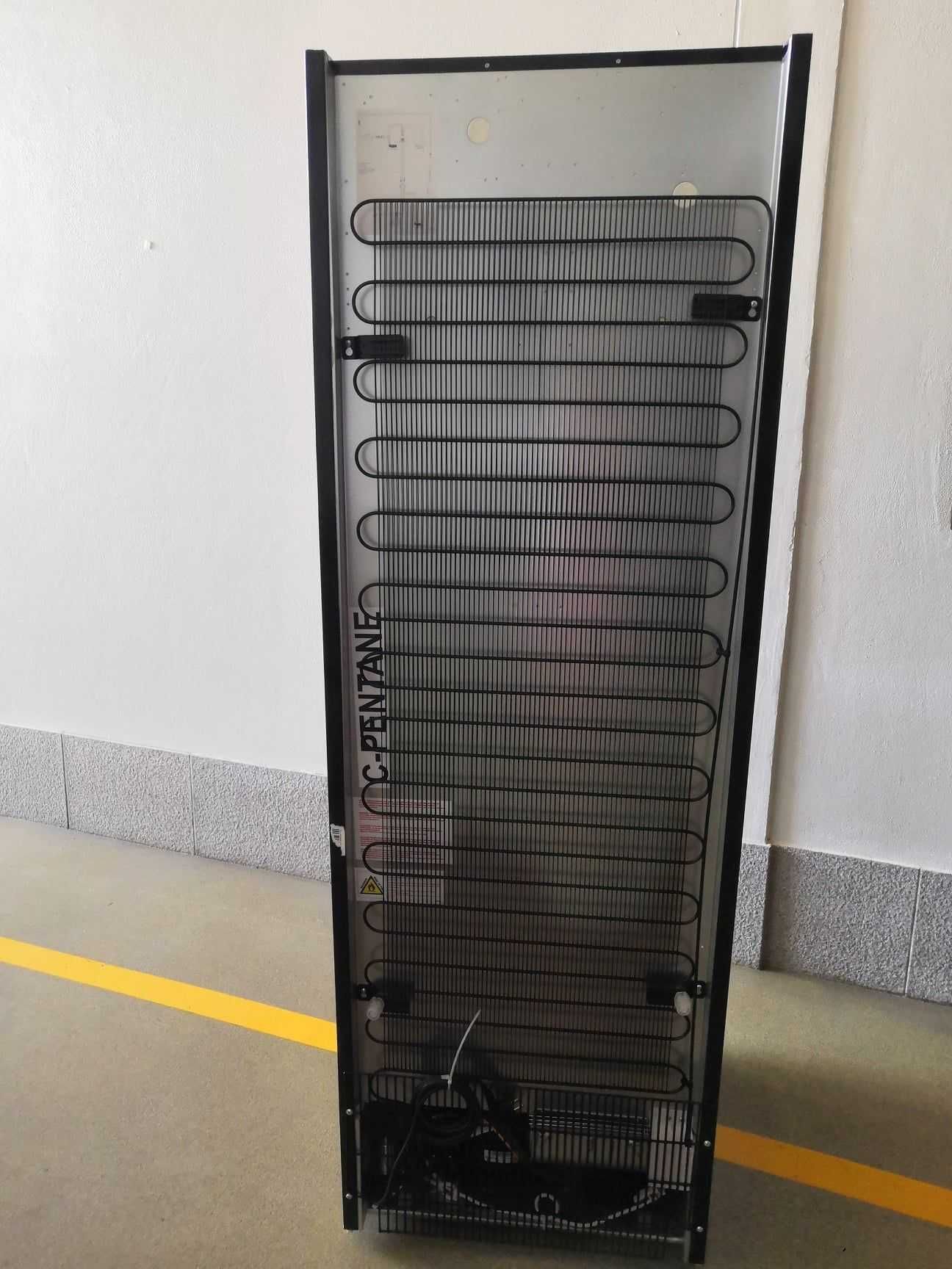 Arm´rio refrigerado porta em vidro com iluminação novo
