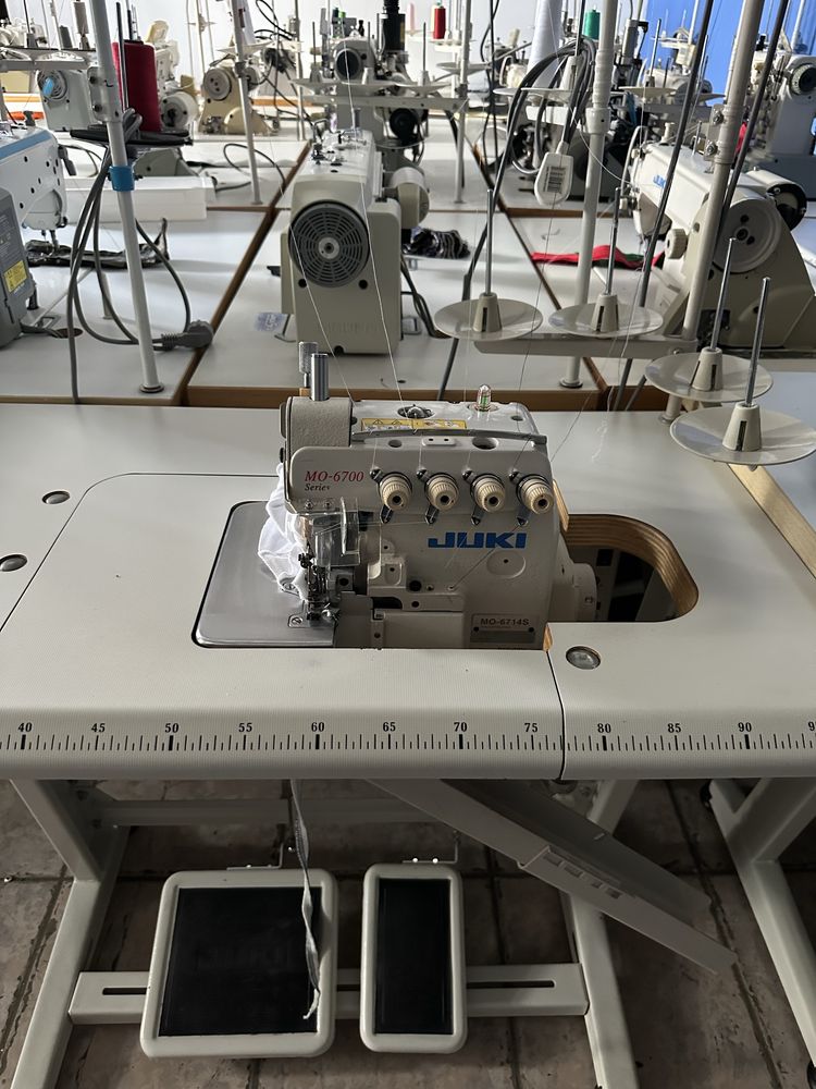 Overlock 4 nitkowy Juki MO-6714S servo 230v idealny stan