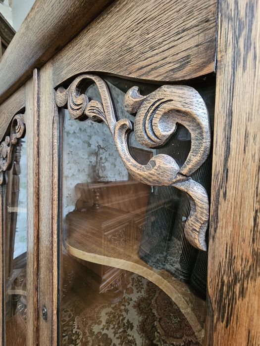 Rzeźbiona witryna serwantka na kulistych nogach #883 Stylowy Węgrów