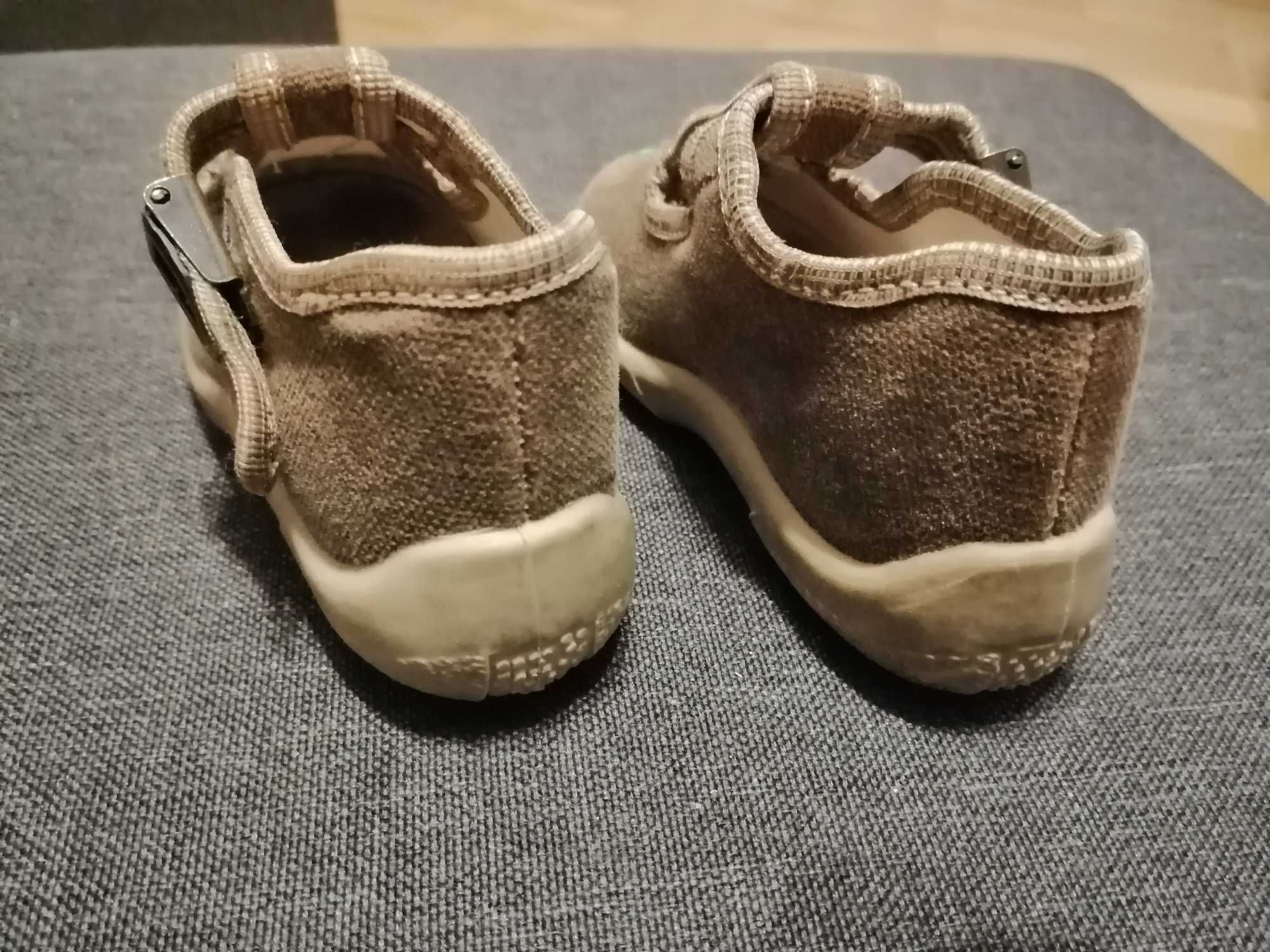 Buty kapcie dla dziewczynki MB Kids rozmiar 20