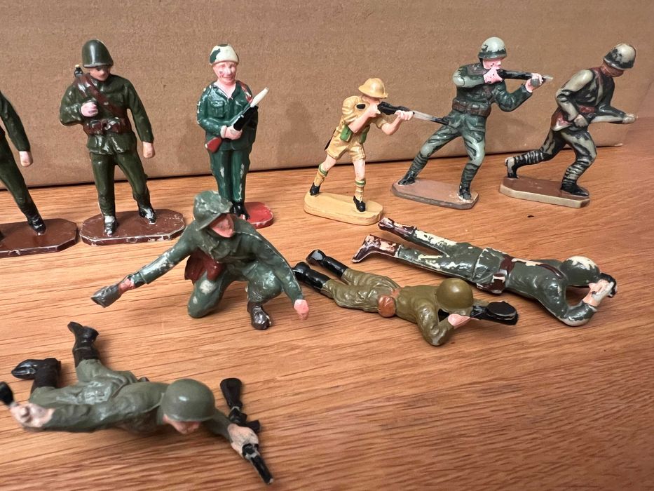 Żołnierze - różne serie mix - żołnierzyki plastikowe, figurki , PRL