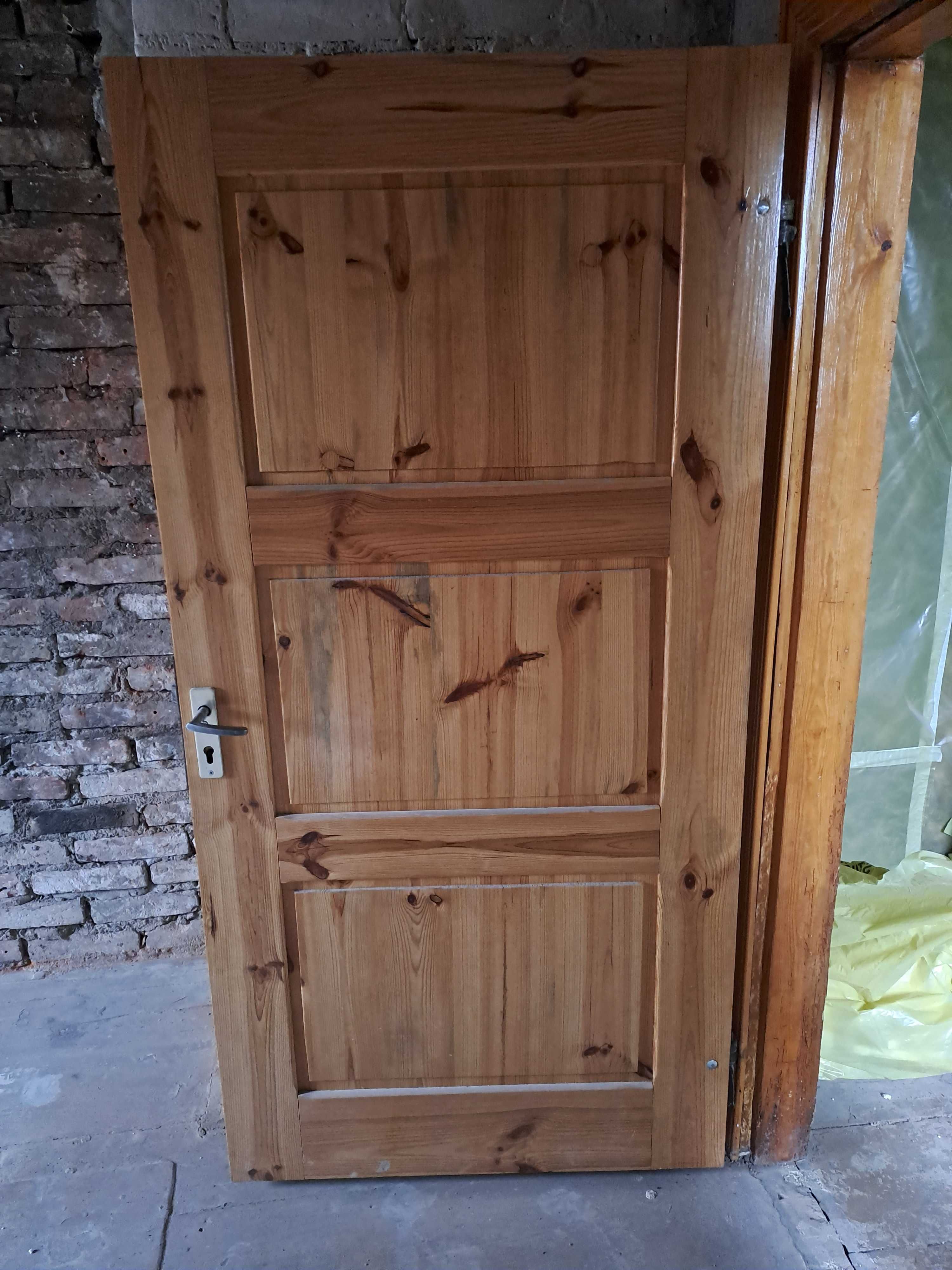 Drzwi wewnętrzne drewniane