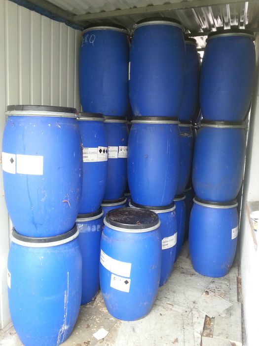 Sprzedam używane plastikowe beczki 100 l z deklem i z zaciskaną klamrą