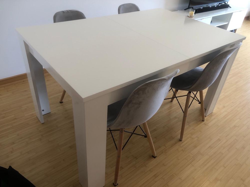 Mesa extensivel e cadeiras