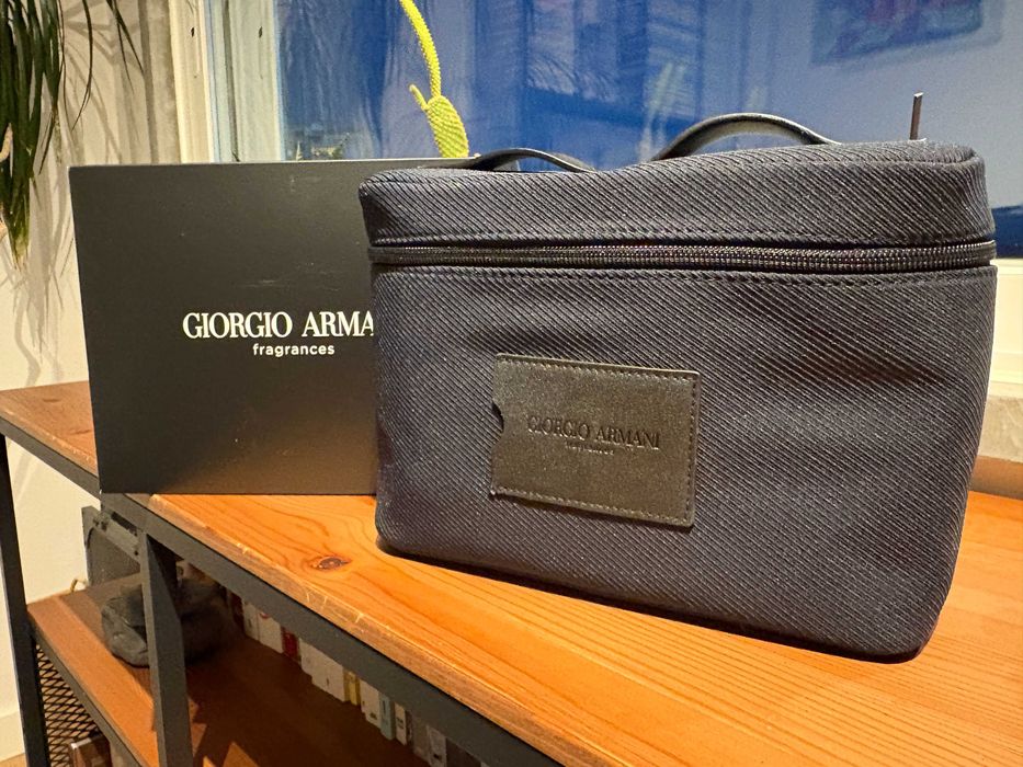 Giorgio Armani Fragrances – Necessaire / Bolsa de Viagem Masculina