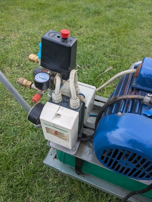 Kompresor sprężarka jelcz HS21 HS 21 dwutłokowy 380V siła 2.2KW