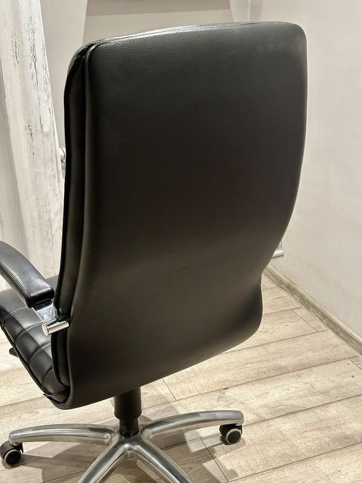 Fotel biurowy Linea NOWY STYL skóra