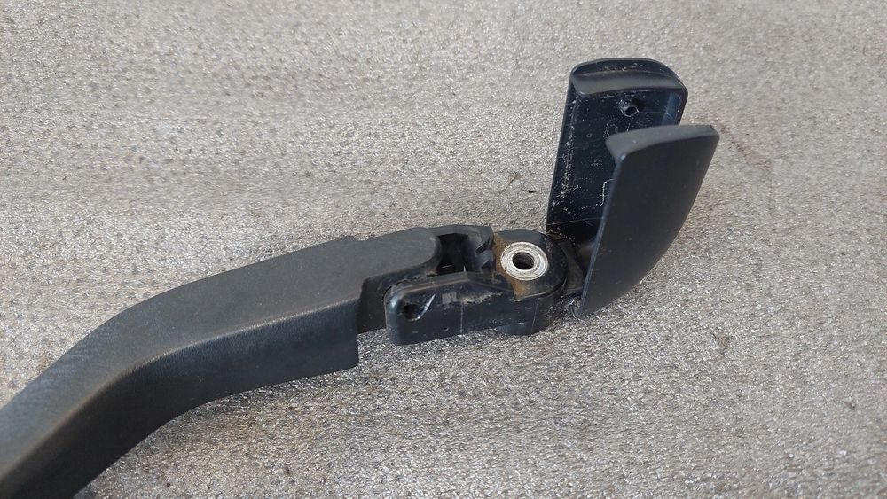 Haste / braço de escova limpa vidros trás TOYOTA Yaris (_P13_)