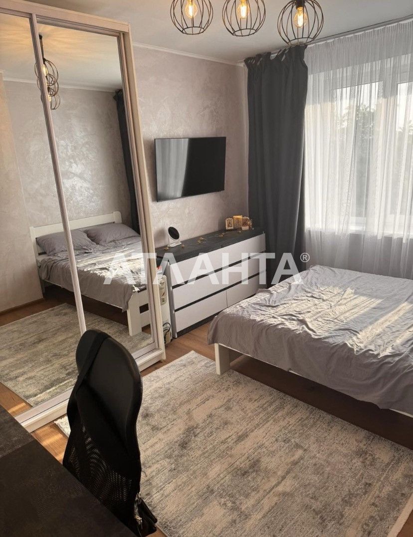 Продаж однокімнатної квартири (малосімейка), вул. Пулюя, 2.