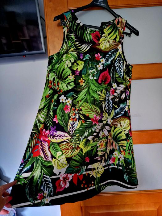 ŚLICZNA kolorowa zwiewna letnia sukienka/ kolorowe kwiaty roz M