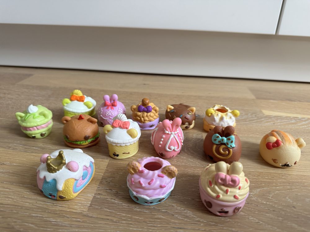 num noms figurki