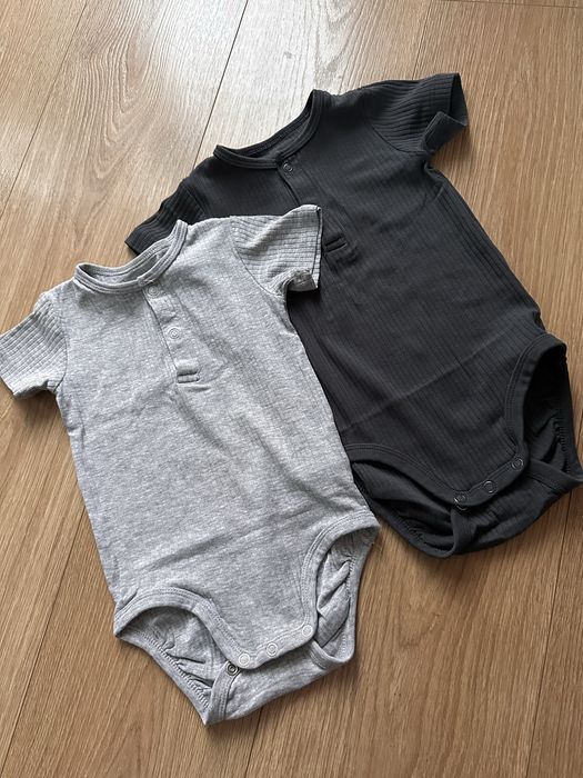 Body H&M dwupak szare jasne i ciemne henley w prążki krótki rękaw r 86