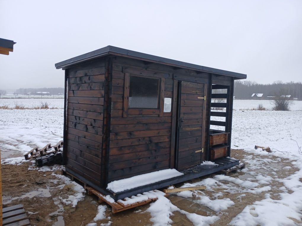 Sauna i balie, meble ogrodowe.