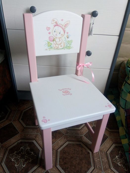 Дитячи меблі з дерева з розписом. Столи, стільці.