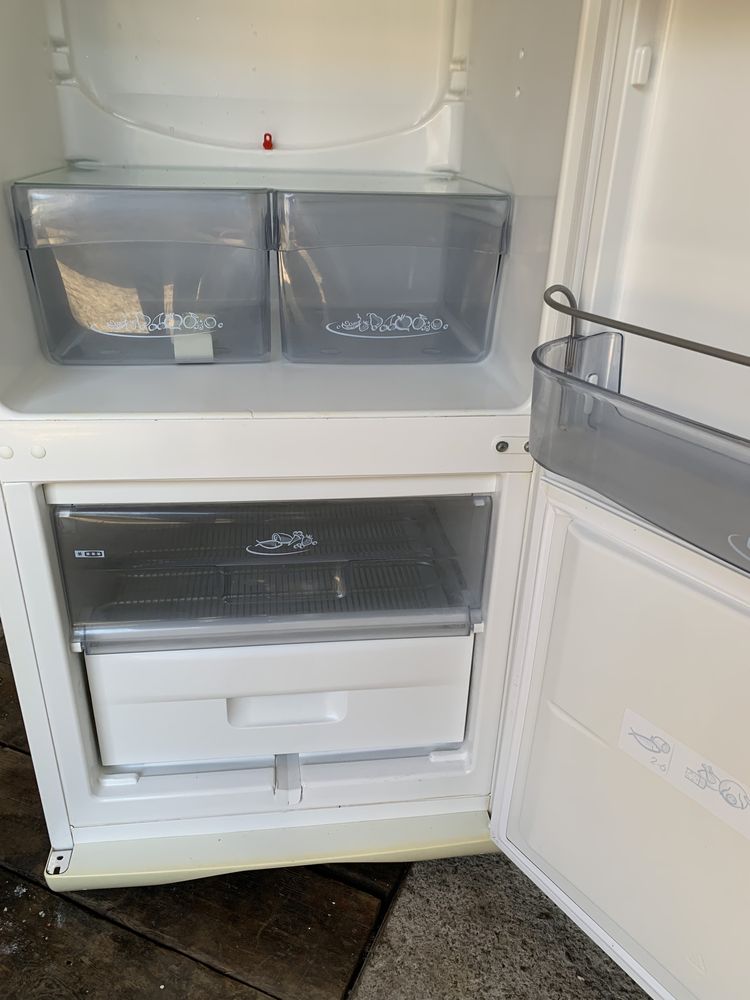 Продам холодильник Снайга