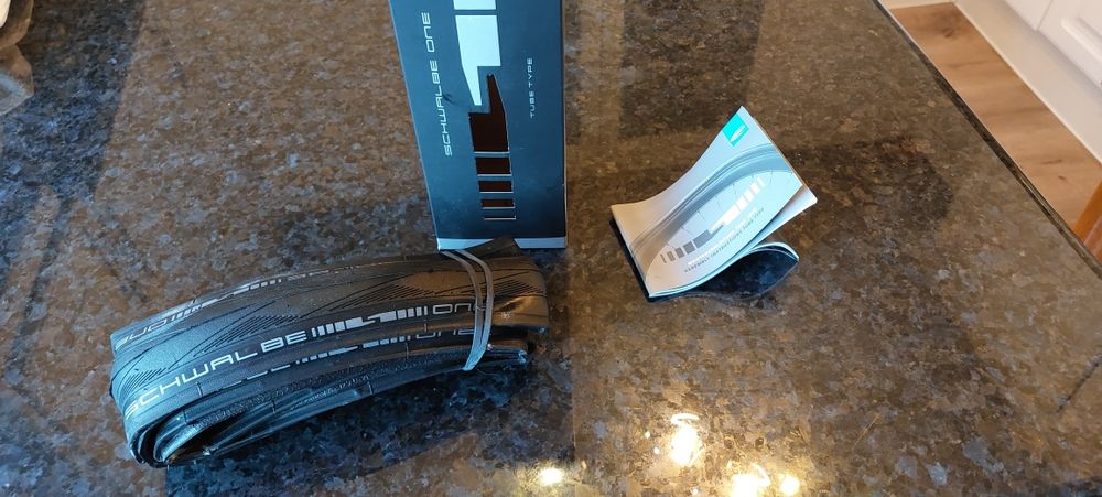 Pneu de bicicleta de estrada dobrável Schwalbe one roda 24