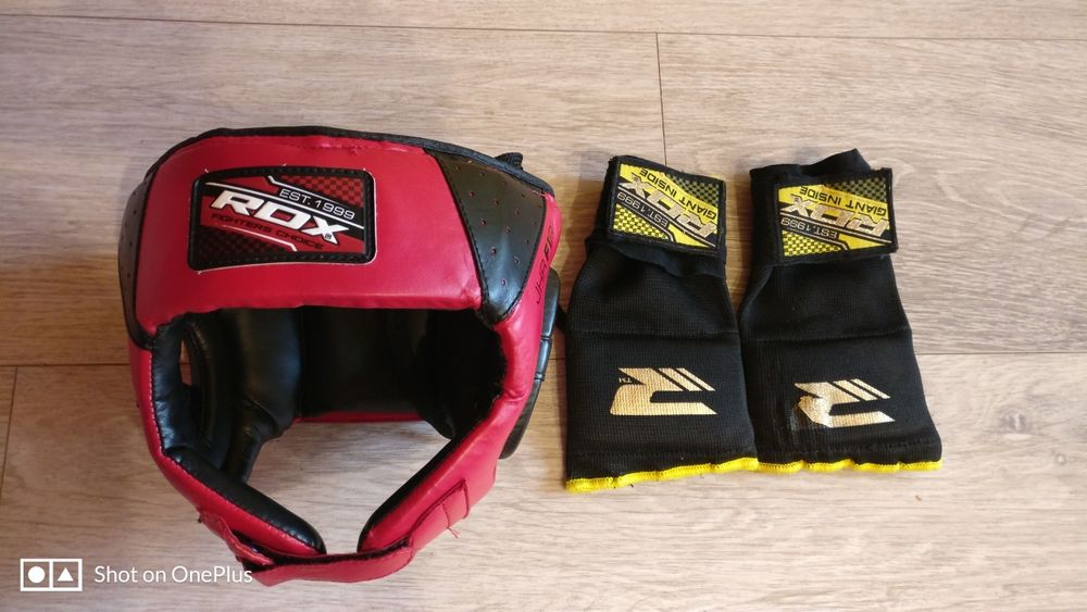 Шлемд для единоборств и бинт- перчатки RDX