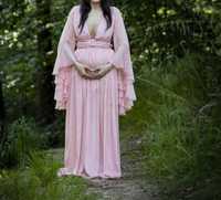 Długa ciążowa sukienka pudrowy róż na sesję ślub cywilny
