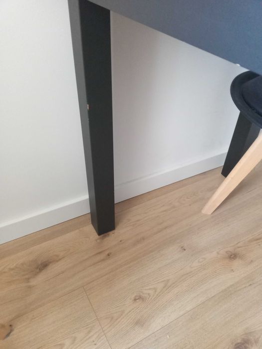 mesa extensiva com 06 cadeiras