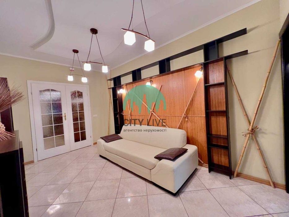 Продаж 3-кім квартири великої площі в Центрі міста (К)