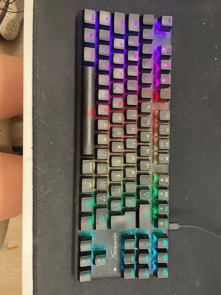 Teclados gaming hyperx e sharkoon