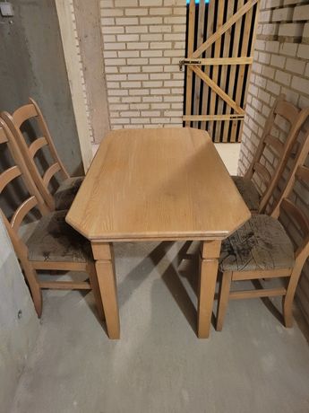 Sprzedam Stół Sosnowy z krzesłami