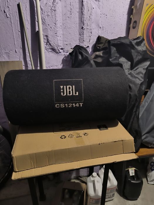 Продам практически новый сабвуфер бочка,  в машину