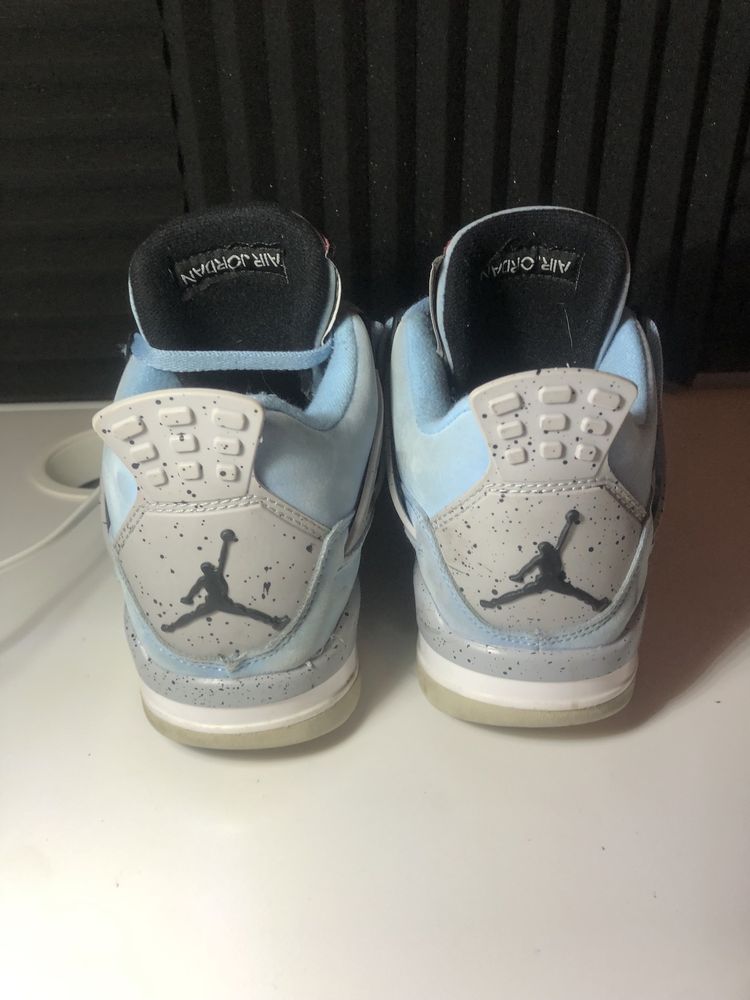 Air Jordan 4 University Blue