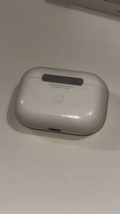 Apple AirPods Pro – prawa słuchawka + pudełko(nie ma lewej)