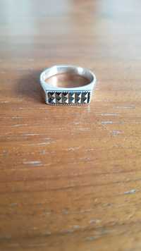 Srebrny pierścionek geometryczny szlif próba 925