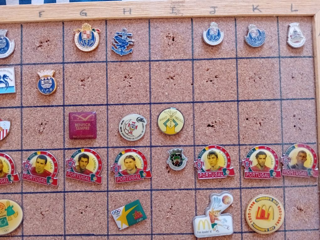 Vários pins de coleção