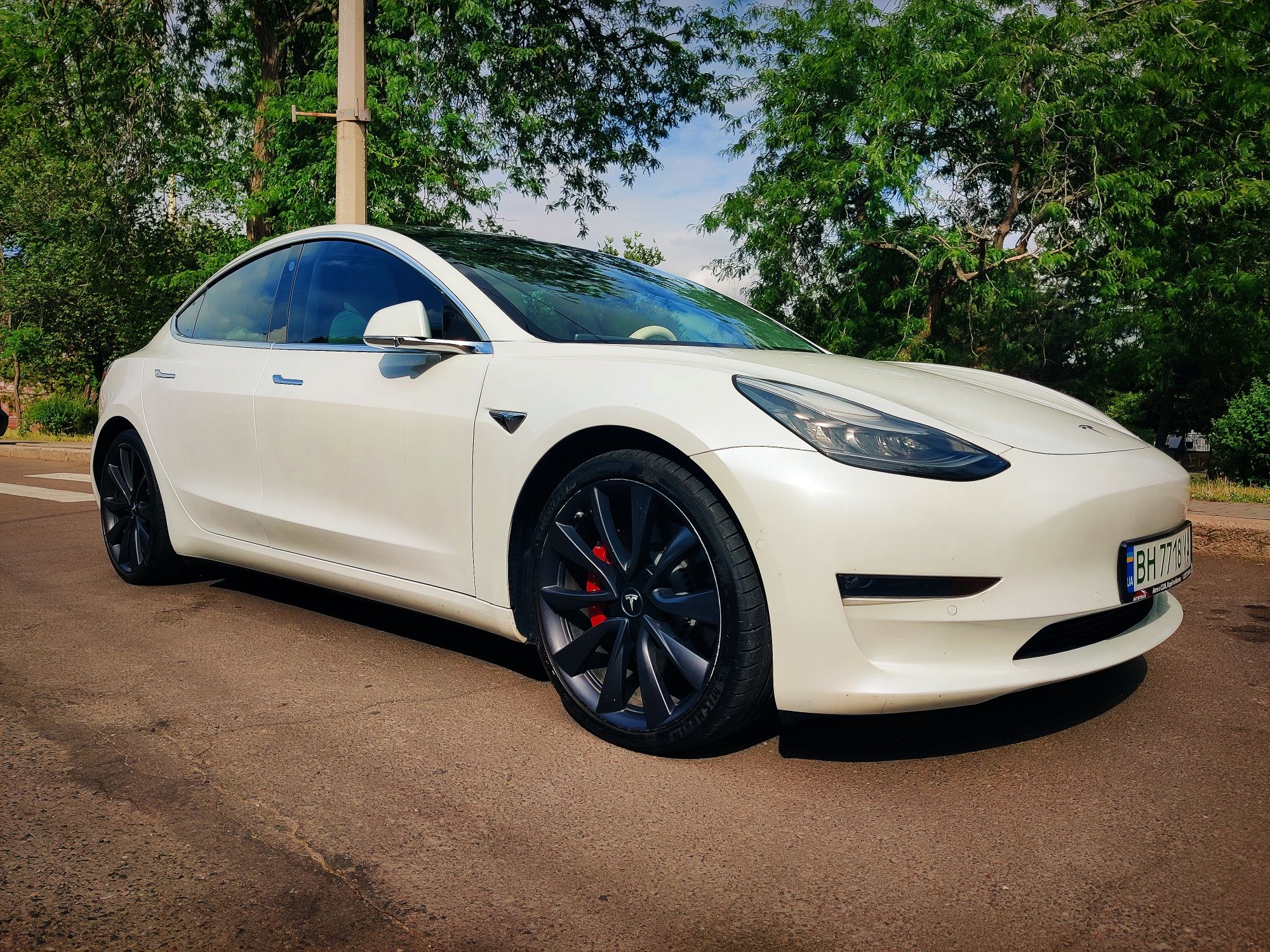 Tesla Model 3 Performance 2020рік 408 км запас ходу , швидка зарядка.