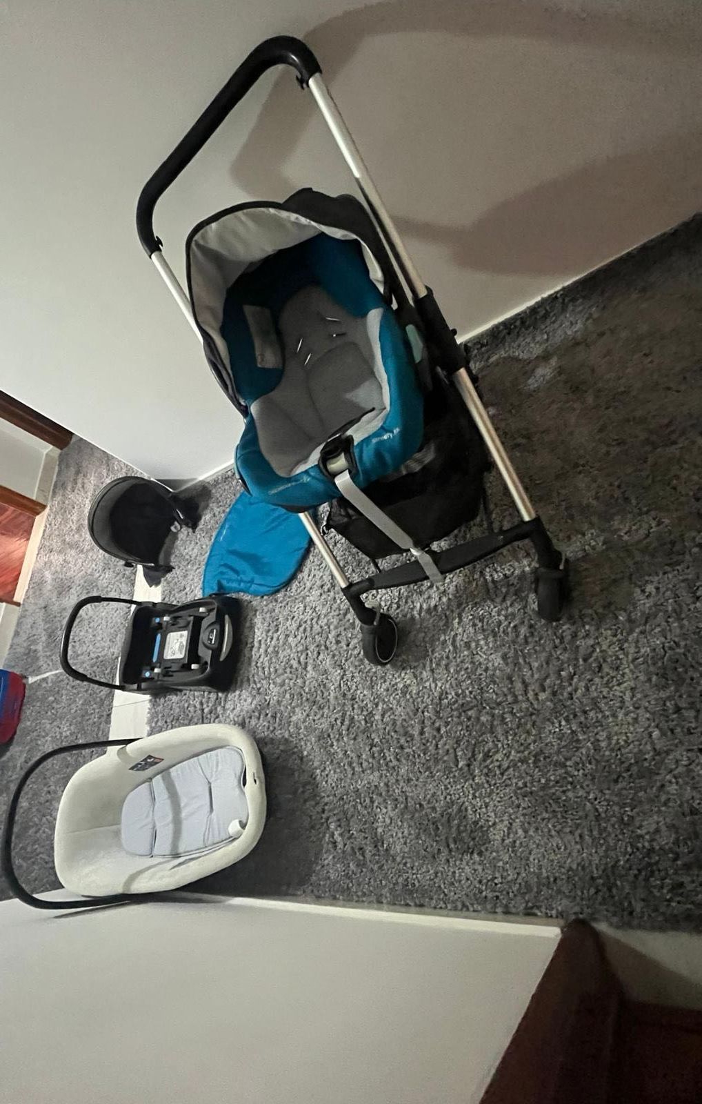 carrinho de bebê usado e limpo