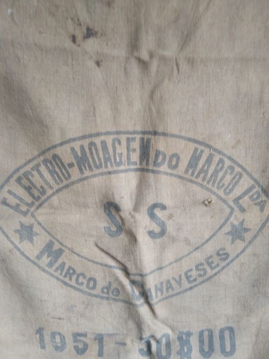 sacos antigos de serapilheiras