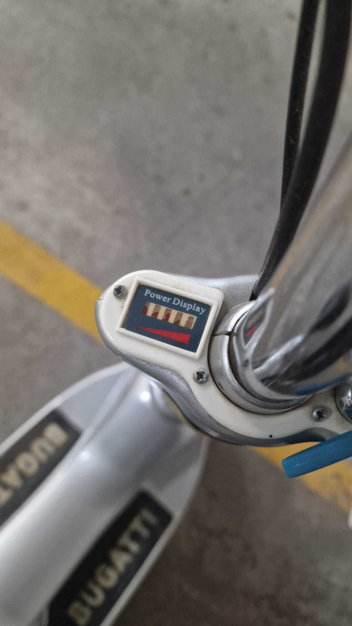 Mini scooter Elétrica Retro Cinzenta a Funcionar – precisa de baterias