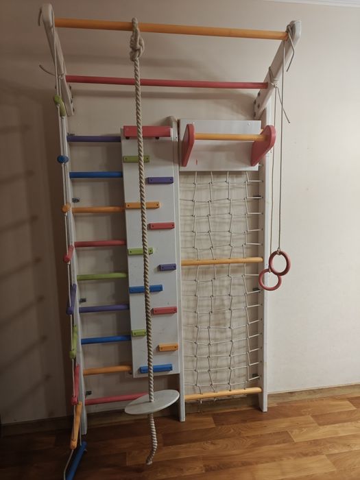 Дитячий домашній спортивний комплекс. Шведська стінка