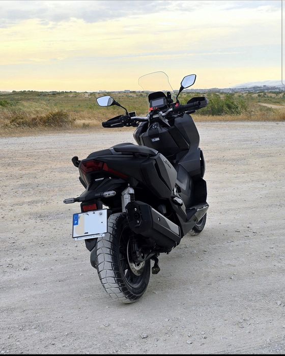 Honda  adv  350 menos de 10000 km's
