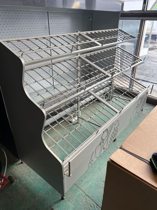 Używany regał na owoce i warzywa