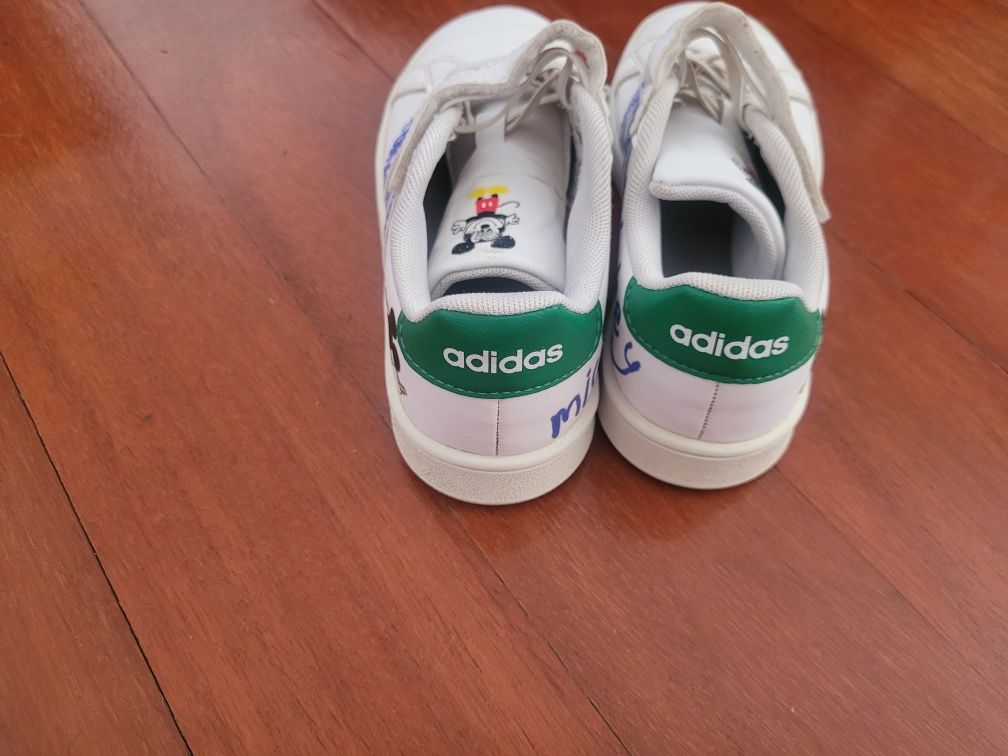 Ténis Adidas Mickey Mouse – Criança, impecáveis!