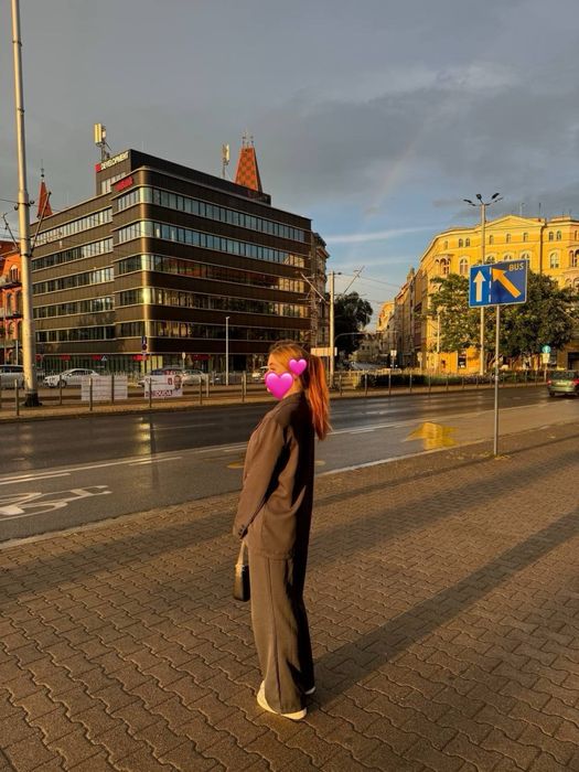 Стильний костюм oversize у графітовому кольорі