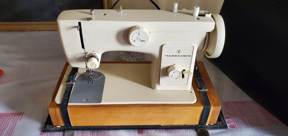 Новая швейная машинка Чайка