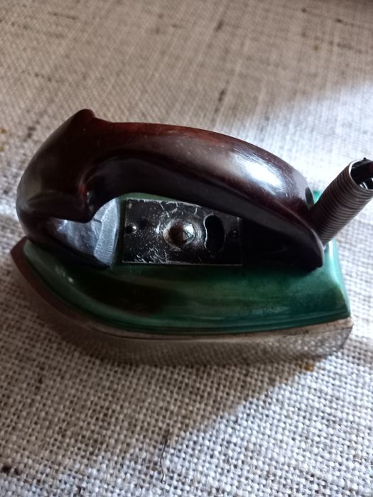 Утюжок рабочий ,дорожный или детский  раритет